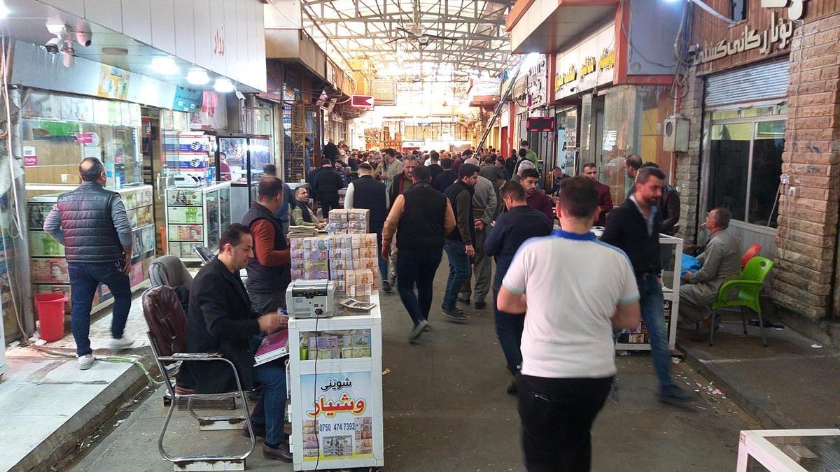 L'US Dollar Bazar, lo spazio del mercato di Erbil (Iraq) destinato ai cambiavalute e ai trasferimenti di denaro (Andrea Giambartolomei)