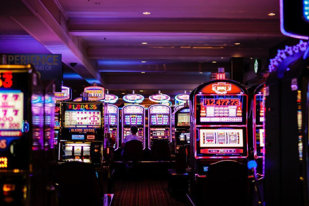Slot machine di un casinò di Las Vegas (Foto Benoit Dare - Unsplash)