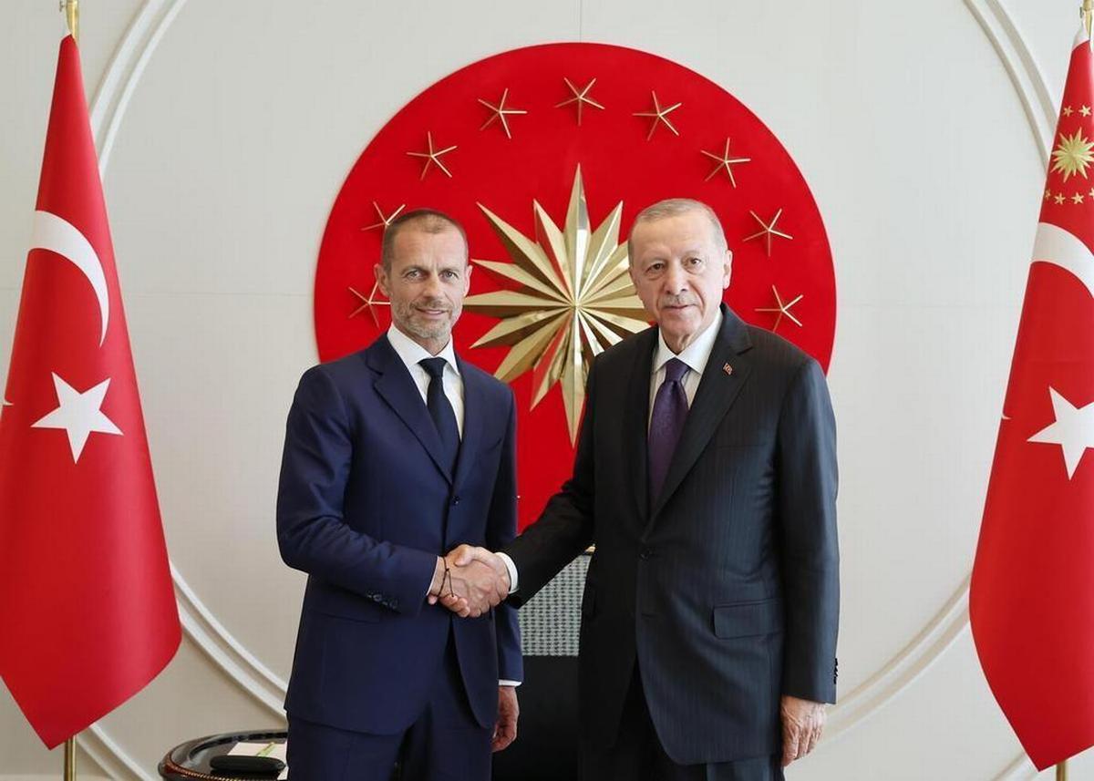 Istanbul, giugno 2023. Il presidente dell'Uefa Aleksander Ceferin insieme al presidente della Turchia Recep Tayyip Erdogan/Epa/Ansa